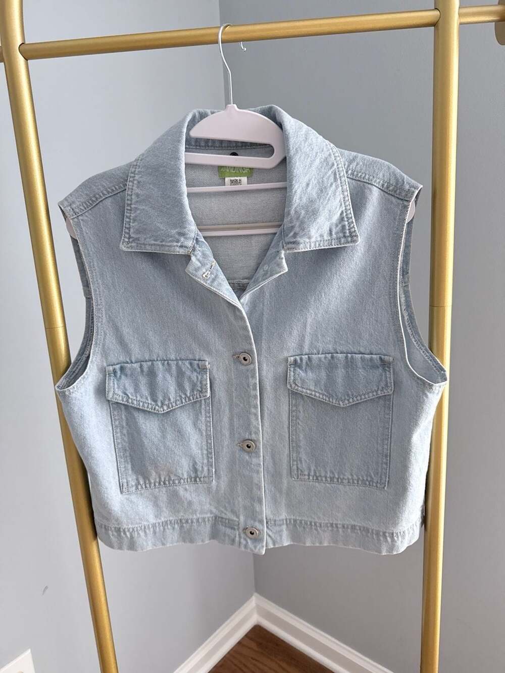 Mandinga Light Wash Sleeveless Denim Button-Down Vest